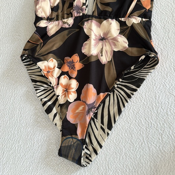 Maaji Areca Palm Halter Neck REVERSIBLE One-Piece Swimsuit, Medium, $172 - Picture 13 of 13